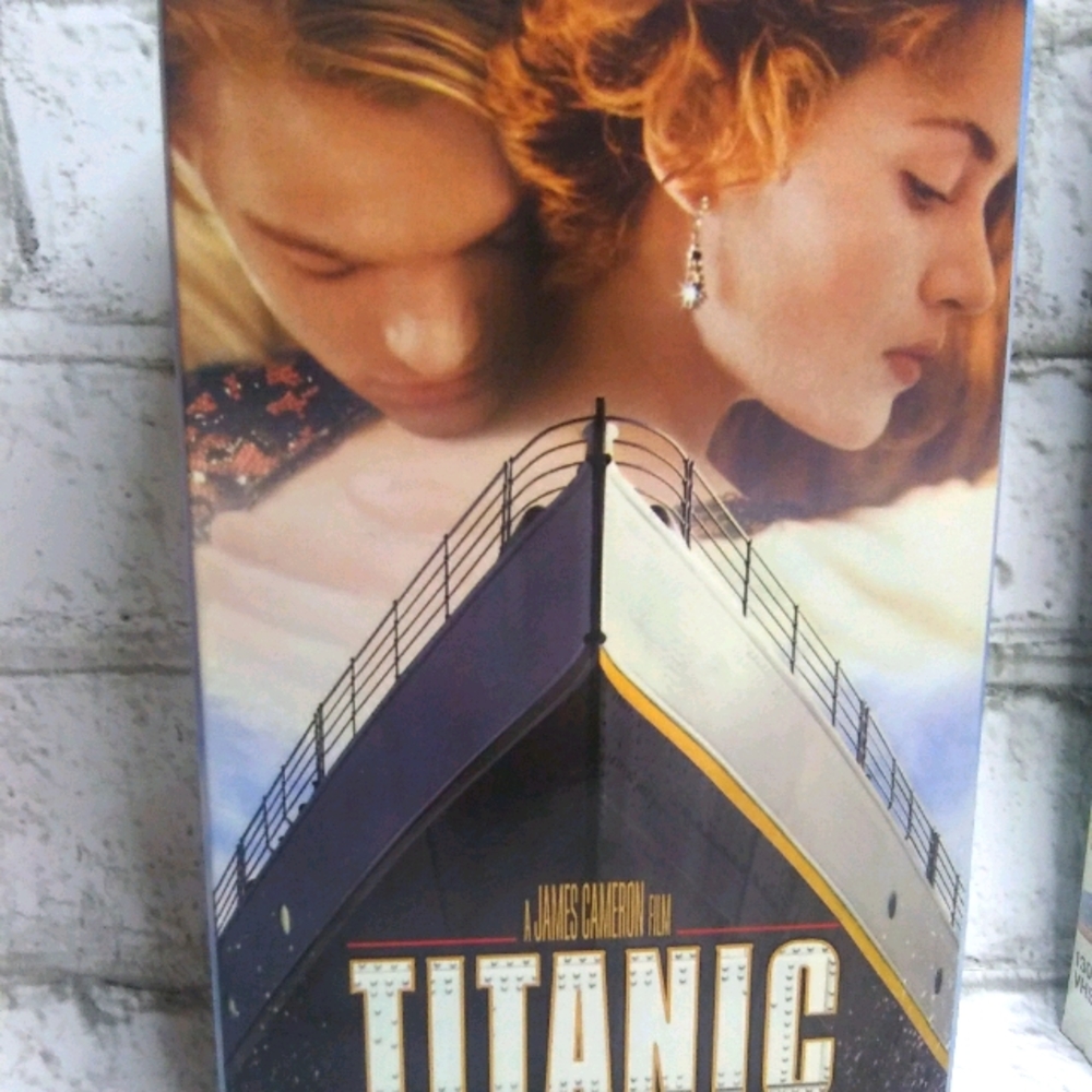 Titanic VHS 1997 movie 2 tapes 194 minutes